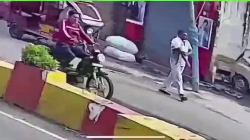 मुज़फ्फरनगर: मुजफ्फरनगर में ई-रिक्शा से आए चोरों ने दुकान के बाहर से 50 हजार के कपड़े चुराए, CCTV VIDEO हुआ वायरल