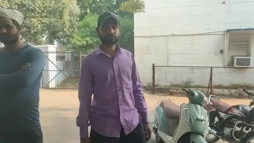 मुरैना नगर: मुरैना के एमएस रोड पर ऑनलाइन दुकान संचालक से 15 हजार रुपये की धोखाधड़ी, अज्ञात युवक मोटरसाइकिल छोड़कर फरार