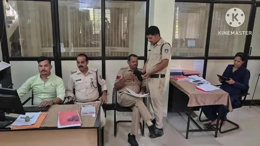 पटेरा: लव मैरिज के 8 साल बाद पत्नी जेवर और रुपए लेकर भागी, पति ने नए प्रेमी पर लगाया आरोप, हटा थाना पुलिस में शिकायत दर्ज