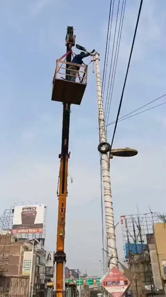 पटना जिला में खराब स्ट्रीट लाइटों को ठीक करने का काम मिशन मोड में जारी.विभिन्न विभागों द्वारा जिला में संस्थापित कुल 1,55,984 स्ट्रीट लाइटों में तकनीकी कारणों से खराब पाए गए 32,988 स्ट्रीट लाइट में से 16,864 को आज तक कर लिया गया ठीक. दीपावली से पूर्व सभी स्ट्रीट लाइट को ठीक कर लेने का लक्ष्य