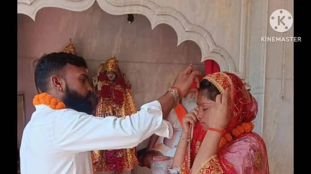 ललितपुर: मड़वारी निवासी प्रेमी जोड़े ने स्वयं की मर्जी से मंदिर में शादी रचाई, परिजनों से जताई खतरे की आशंका, वीडियो वायरल