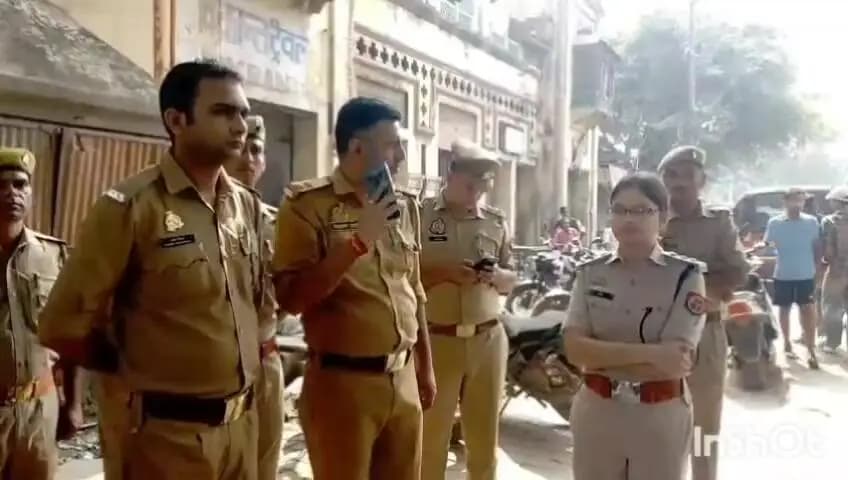आगरा: रावली में जुए के छापे के दौरान युवक की तीसरी मंजिल से गिरकर मौत, परिजनों ने धक्का देने का आरोप लगाया, दो सिपाही निलंबित
