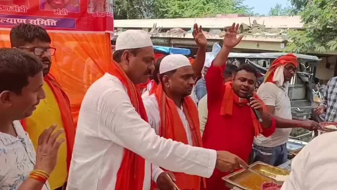 गोरखपुर: नवरात्र में महेवा मंडी की मिसाल, मुस्लिम व्यापारियों ने लगाया भंडारा; बोले- सबसे बड़ा मजहब इंसानियत