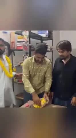 बनेड़ा: बनेड़ा में जिला परिषद सदस्य के चुनाव को लेकर कांग्रेस प्रत्याशी आशीष चौधरी चुनावी मैदान में उतरे