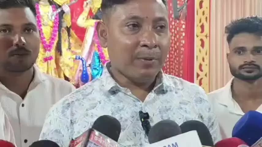 সাপেখাতী: চৰাইদেউৰ খুমটাইত আটকধুনীয়া দুৰ্গাপূজা মণ্ডপ, শ শ ভক্তৰ সমাগমেৰে মুখৰিত পূজাস্থলী।