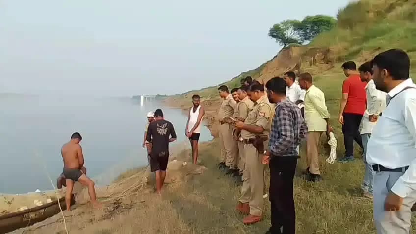 बबेरू: बाकल गांव में यमुना नदी में नहाते समय 16 वर्षीय किशोर डूबा, पुलिस गोताखोर की मदद से तलाश में जुटी
