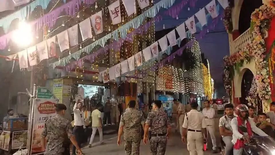 *दुर्गा पूजा (दशहरा)-2026 के मद्देनजर जिला पदाधिकारी श्री तनय सुल्तानिया एवं पुलिस अधीक्षक श्री अमित रंजन के संयुक्त नेतृत्व में निकाला गया फ्लैग मार्च लाईव।