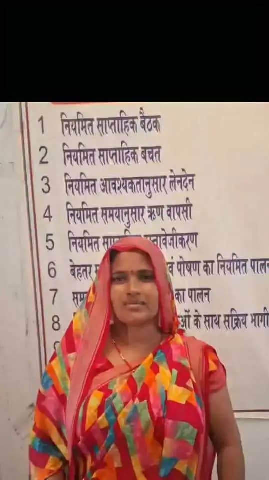 स्व-सहायता समूह से जुड़कर श्रीमती अंगूरी अहिरवार की बढ़ी आय
---
ग्राम बूदौर निवासी श्रीमती अंगूरी अहिरवार ने आजीविका मिशन से जुड़कर अपने जीवन को सवांरा है। श्रीमती अंगूरी अहिरवार की कहानी ग्रामीण महिला के आत्मविश्वास, समूह की सामूहिक शक्ति और स्थानीय स्तर पर स्वरोजगार के अवसर विकसित करने की मिसाल प्रस्तुत करती है।
श्रीमती अंगूरी अहिरवार ने बताया कि उनका परिवार आर्थिक कठिनाइयों से गुजर रहा था। उन्होंने स्व-सहायता समूह का गठन किया। समूह का गठन होने के पश्चात सीसीएल और सीआईएफ राशि प्राप्त हुई, जिसका उपयोग उन्होंने व्यवसाय को आगे बढ़ाने में किया गया। इसके लिये श्रीमती अंगूरी अहिरवार प्रधानमंत्री श्री नरेन्द्र मोदी जी को धन्यवाद दे रही हैं।
#SevaSankalpAbhiyan
#सेवा_संकल्प_अभियान
#JansamparkMP
#Jansamparktikamgarh
#tikamgarh