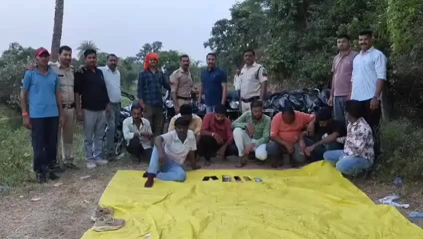 शुजालपुर: एसपी प्रियंका शुक्ला के निर्देश पर शुजालपुर मंडी पुलिस ने जुआ खेलते 8 आरोपियों को किया गिरफ्तार