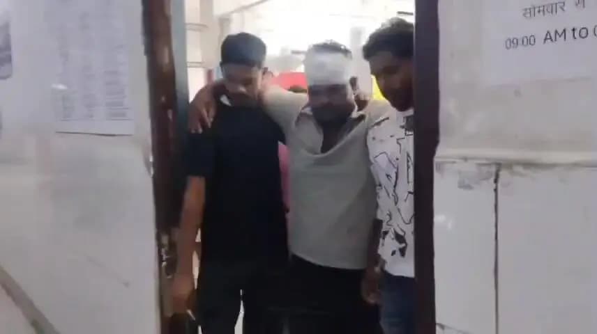 कोडरमा: तिलैया थाना में बच्चा छीनकर भागने और मारपीट के आरोप पर कार्रवाई की मांग को लेकर आवेदन दिया