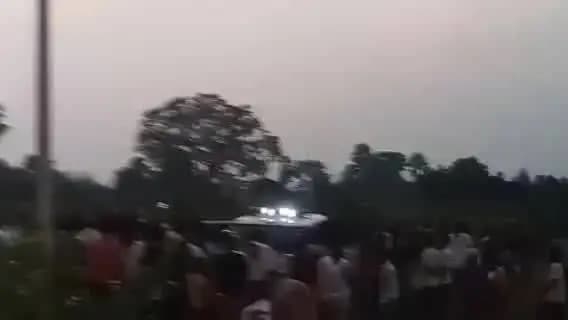 देवीपुर: नगर थाना क्षेत्र के मॉल में खरीदारी करने आए 4 युवकों का बदमाशों ने पुलिस बनकर गाड़ी में बैठाकर अपहरण किया