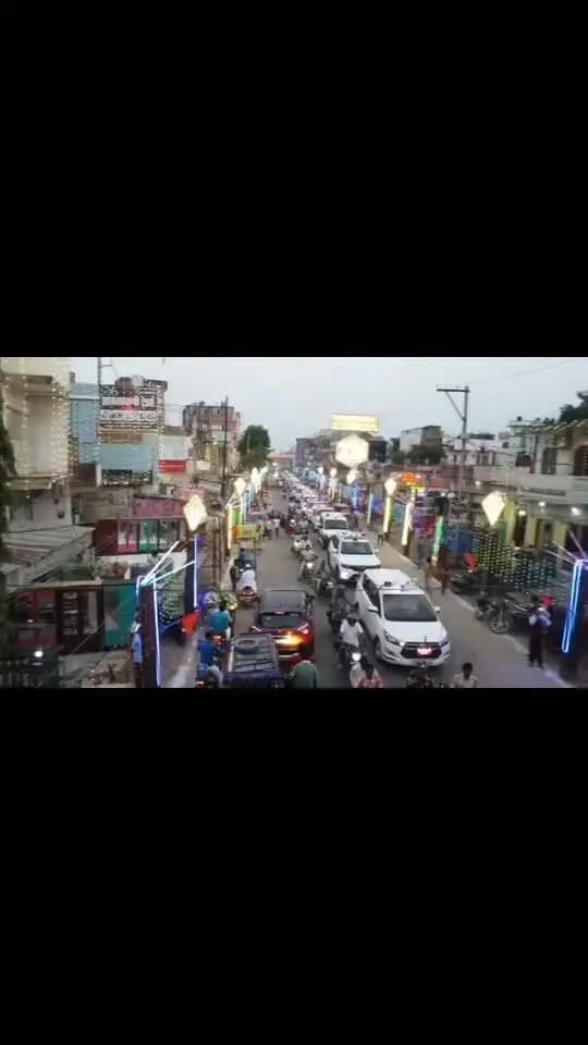 🚨 आपकी सुरक्षा, हमारी प्राथमिकता!
विधि-व्यवस्था संधारण को लेकर जिला प्रशासन सीतामढ़ी पूरी तरह सतर्क एवं प्रतिबद्ध है।
दुर्गा पूजा के दौरान शांति, सुरक्षा एवं सौहार्दपूर्ण वातावरण बनाए रखने के लिए जिले के सभी पूजा पंडालों में दंडाधिकारी एवं पुलिस पदाधिकारियों की प्रतिनियुक्ति की गई है। वहीं, प्रमुख चौक-चौराहों एवं पूजा पंडालों की निगरानी CCTV कैमरों के माध्यम से की जा रही है।
इसी क्रम में आज सीतामढ़ी शहर में निकाले गए फ्लैग मार्च का ड्रोन के माध्यम से एरियल कवरेज भी किया गया। यह सुरक्षा व्यवस्था की सतत निगरानी एवं विधि-व्यवस्था संधारण के प्रति जिला प्रशासन की सजगता को दर्शाता है।
जिला प्रशासन सीतामढ़ी आम नागरिकों से अपील करता है कि शांति, सौहार्द एवं आपसी भाईचारे के साथ पर्व मनाएं तथा प्रशासन का सहयोग करें।
सुरक्षित सीतामढ़ी, शांतिपूर्ण दुर्गा पूजा!
#CMSamrat #samratchoudhary
#SitamarhiAdministration #LawAndOrder #DroneCoverage #DurgaPuja #PublicSafety
CMO Bihar Information & Public Relations Department, Government of Bihar