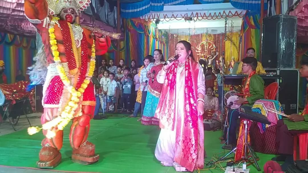 17 अक्टूबर को सलका संध्याकालीन जगराता कार्यक्रम में बबीता विश्वास ने भक्तों को रिझाया अपने सुर संगीत से! परिदृश्य देखिए