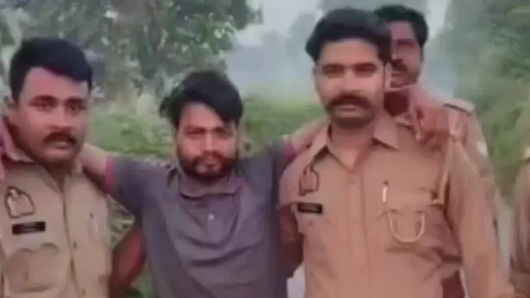 महमूदाबाद: रामपुर मथुरा में नाबालिग छात्रा से दुष्कर्म के आरोपी का हाफ एनकाउंटर, पैर में लगी गोली