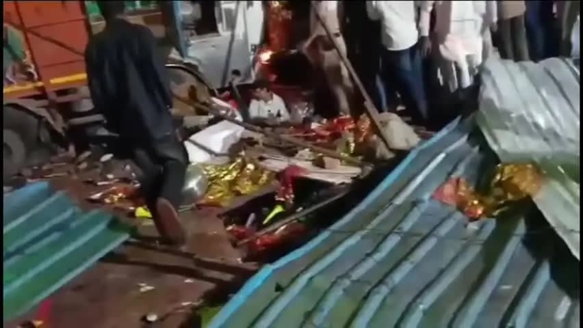 ग्वालियर गिर्द: शीतला माता मंदिर के प्रवेश द्वार पर दुःखद सड़क दुर्घटना, 14 श्रद्धालुओं की मृत्यु, घायलों का उपचार जारी
