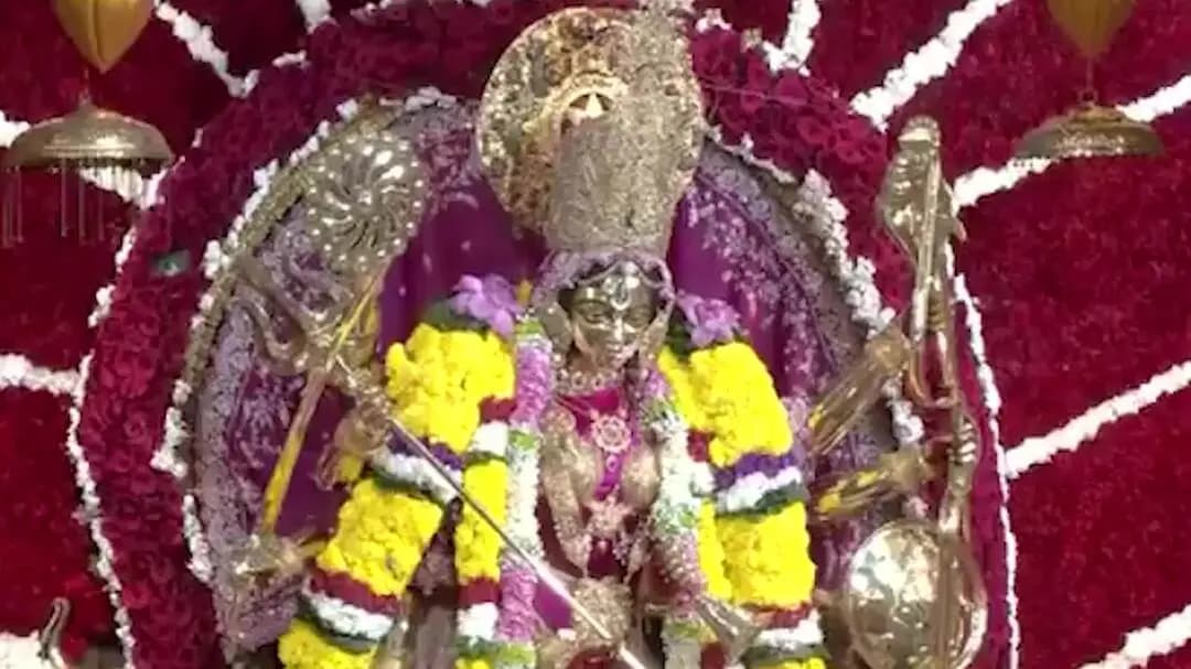 शारदीय नवरात्रि की अष्टमी पर छतरपुर मंदिर में मां महागौरी की आराधना, श्री आद्या कात्यायनी शक्तिपीठ में हुई आरती