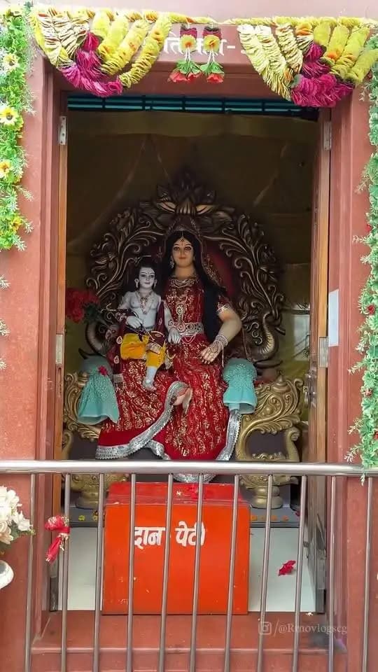 आस्था का सम्मान,
जन-जन का कल्याण।
सुशासन सरकार श्री रामलला दर्शन योजना के माध्यम से छत्तीसगढ़ के श्रद्धालुओं को अयोध्या धाम में प्रभु श्रीराम के दर्शन का पुण्य अवसर मिल रहा है। अब तक 50,000 श्रद्धालु इस योजना के अंतर्गत रामलला के दर्शन कर चुके हैं। विष्णु भैया की यह पहल आस्था, सेवा और जनकल्याण के संकल्प को साकार कर रही है।
#SushasanSarkar #सुशासन_सरकार
#श्री_रामलला_दर्शन_योजना
#सुशासन_संवाद
#SushasanSamvad
#विष्णु_भैया #VishnuBhaiya
Ministry of Tourism, Government of India CMO Chhattisgarh Vishnu Deo Sai Chhattisgarh Tourism