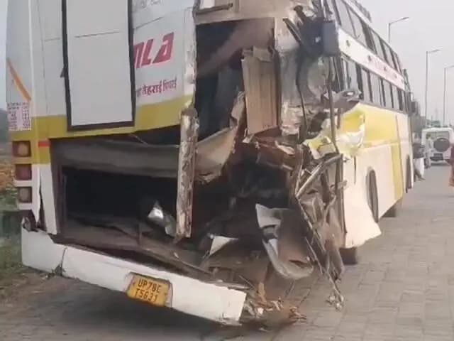 सारंगपुर: सारंगपुर में खड़ी यात्री बस को ट्रक ने मारी टक्कर, 5 यात्री घायल; अस्पताल पहुंचे राज्यमंत्री गौतम टेटवाल