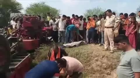 रजौन: जबड़ा मोड़ के पास ट्रैक्टर पलटने से 2 लोगों की मौत, दुर्गा पूजा की खुशियां मातम में बदलीं