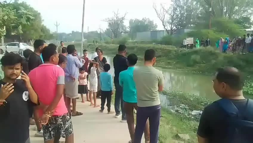 बबेरू: बबेरू कस्बे के तिंदवारी रोड नहर में एक व्यक्ति का शव पानी में उतरता मिला, पुलिस ने शव की शिनाख्त की कार्रवाई की