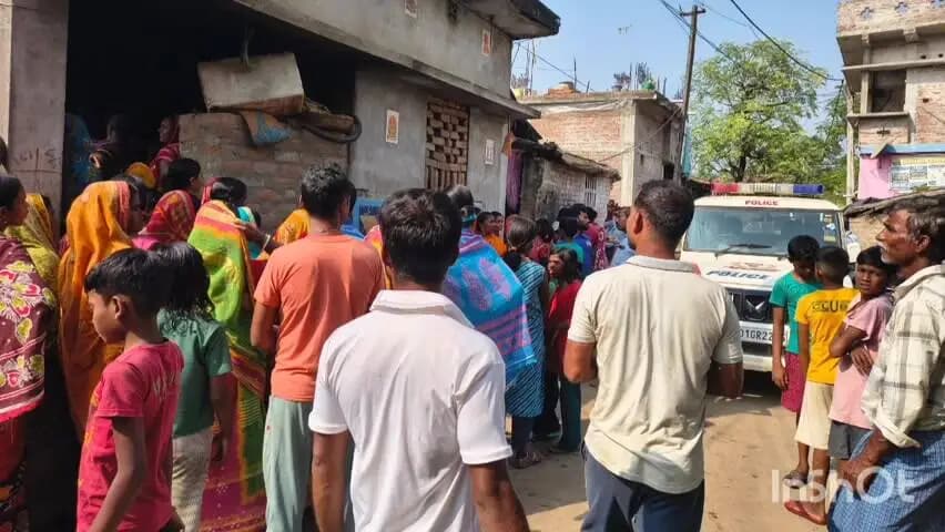 उधवा: राधानगर पंचायत में पति ने पत्नी की गला रेतकर हत्या की, फिर खुद फांसी लगाकर जान दी
