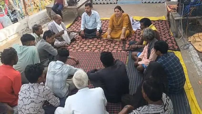 रायसेन जिले में नरवाई जलाने की घटनाओं को रोकने के लिए कलेक्टर श्री रोहित सिसोनिया के निर्देशानुसार किसानों को नरवाई जलाने से होने वाले नुकसान और नरवाई प्रबंधन के बारे में दी जा रही है जानकारी।
#Raisen JDjansampark Bhopal Collector Office Raisen