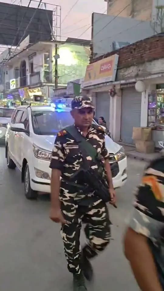 शांति, सुरक्षा और सौहार्द का संदेश!
दुर्गा पूजा एवं दशहरा-2026 के मद्देनजर जिला पदाधिकारी श्री तनय सुल्तानिया एवं पुलिस अधीक्षक श्री अमित रंजन के संयुक्त नेतृत्व में फ्लैग मार्च निकालकर सुरक्षा व्यवस्था का जायजा लिया गया।
सुरक्षित सीतामढ़ी, शांतिपूर्ण त्योहार! 🙏
#CMSamrat #samratchoudhary
#Sitamarhi #FlagMarch #DurgaPuja2026
CMO Bihar Information & Public Relations Department, Government of Bihar District Administration Sitamarhi General Administration Department, Govt. of Bihar Bihar Police Sitamarhi Police Home Department, Govt. of Bihar