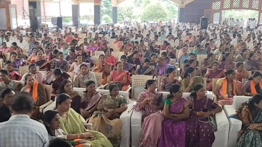सातारा: महायुतीच्या डॉ.स्मिता जाधव यांच्या विजयासाठी शेंद्रे येथे महामेळावा;खा. उदयनराजे व ना.शिवेंद्रसिंहराजे यांचे मार्गदर्शन