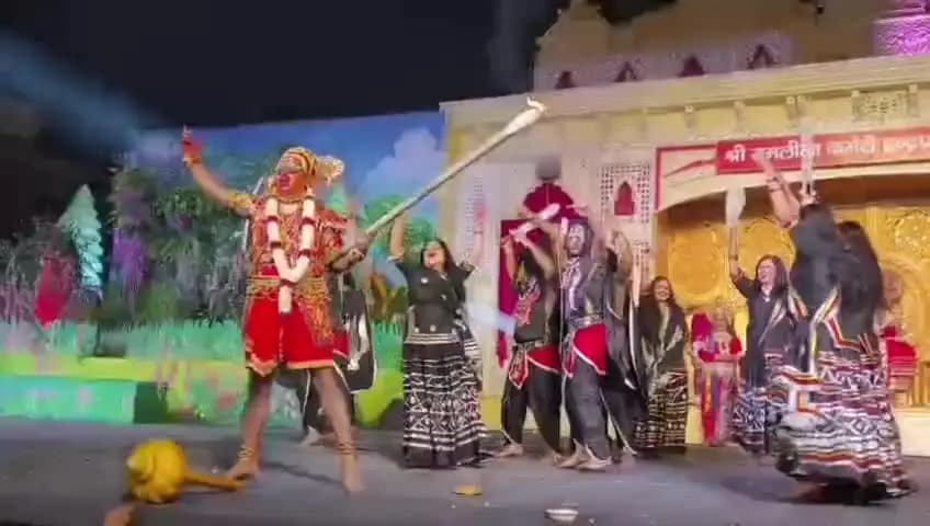 आईपी एक्सटेंशन की रामलीला में लंका दहन कार्यक्रम आयोजित