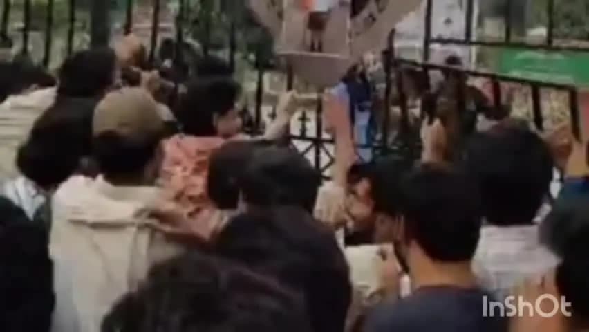 जामिया में भूख हड़ताल के छठे दिन हंगामा, छात्रों ने सुरक्षाकर्मियों पर मारपीट का आरोप लगाया