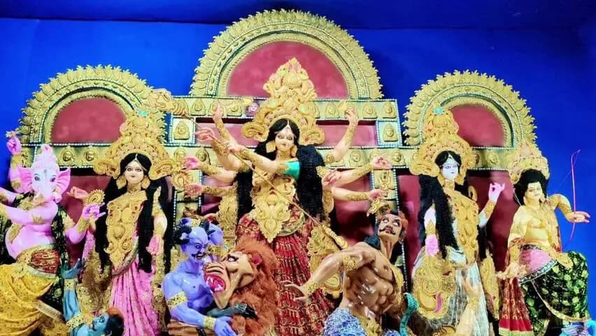 কমলপুর: কমলপুর এলাকার বিভিন্ন পূজা মন্ডপ পরিদর্শন করেন জেলা পরিষদের সভাধিপতি