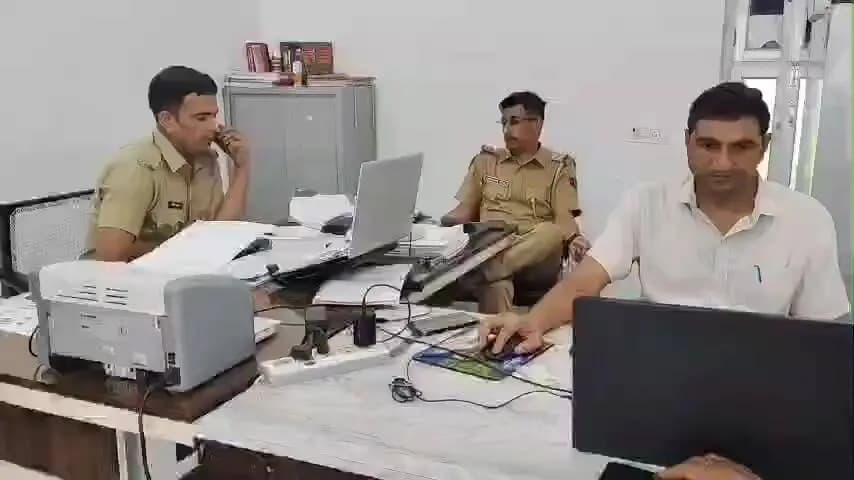 राजगढ़: राजगढ़ में PNB बैंक में भीड़ का फायदा उठाकर कुर्ते की जेब से 20 हजार रुपये चोरी, दो युवकों पर आरोप, थाने में मामला दर्ज