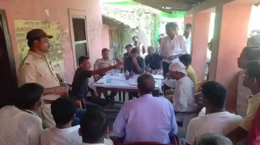 बथनाहा: कमलदह बाजार में 27 अक्टूबर को महावीरी झंडा जुलूस, एसडीएम-एएसपी ने की शांति समिति बैठक