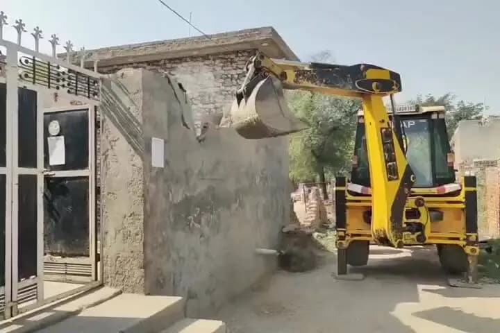 ਸ੍ਰੀ ਮੁਕਤਸਰ ਸਾਹਿਬ: ‘ਯੁੱਧ ਨਸ਼ਿਆਂ ਵਿਰੁੱਧ’ ਮੁਹਿੰਮ ਤਹਿਤ ਸ੍ਰੀ ਮੁਕਤਸਰ ਸਾਹਿਬ ਵਿੱਖੇ ਗੈਰ-ਕਾਨੂੰਨੀ ਇਮਾਰਤ ’ਤੇ ਚੱਲਿਆ ਬੁਲਡੋਜ਼ਰ