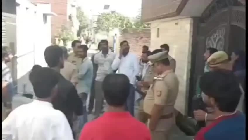 बहेड़ी: कोतवाली पहुंचे पति ने पुलिस से कहा- मैंने पत्नी की हत्या कर दी, मुझे गिरफ्तार कर लो, मौके पर पत्नी मिली
