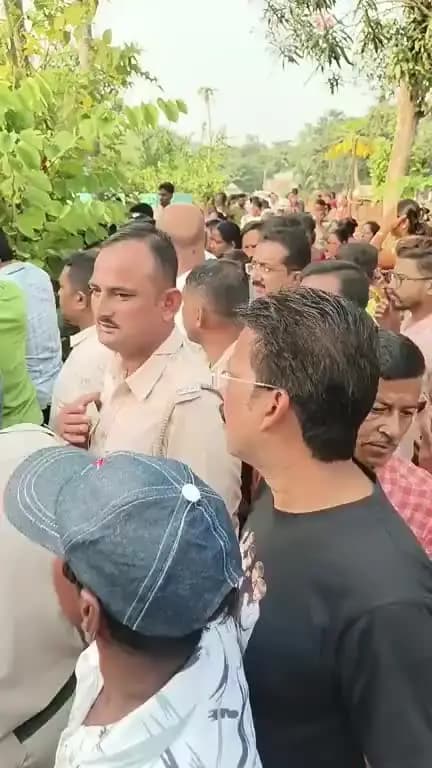 চাকদা: চোরবাজারে ঠাকুর দেখতে পদপৃষ্ঠ হয়ে মৃত্যু চাকদহের আরতি সরকারের দেহ বাড়িতে পৌঁছাতেই কান্নারোল এলাকাবাসীর এলেন বিধায়ক