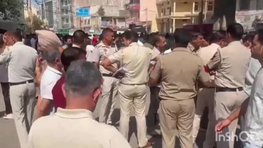 करावल नगर: दिल्ली में DTC बस हादसे के बाद मुंडका में बवाल, सड़क पर शव रखकर प्रदर्शन से टिकरी-नांगलोई रोड जाम