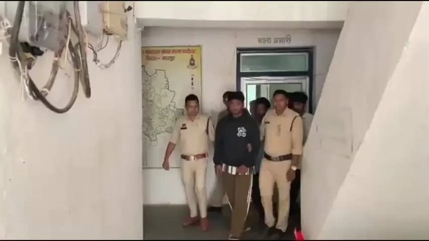 जशपुर: तलवार दिखाकर गिरदावरी कर्मचारी से मांगे रुपए, नहीं देने पर लूटी बाइक; 3 आरोपी गिरफ्तार