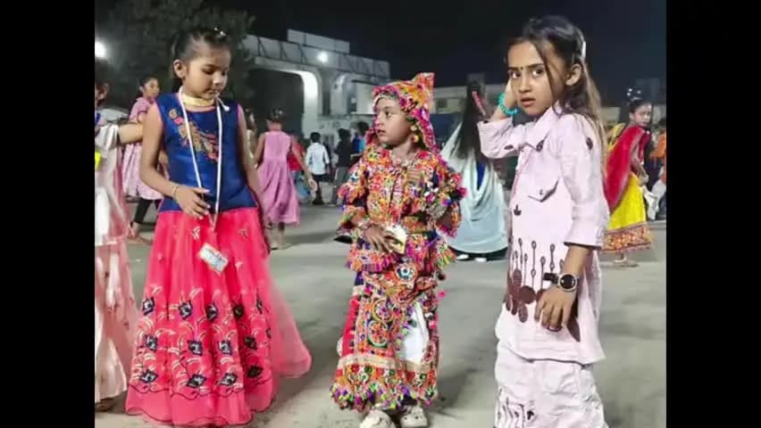 વિરમગામ: વિરમગામમાં ઓમ કલામંદિર દ્વારા 19 વર્ષથી બાળ ગરબા મહોત્સવ:5 થી 15 વર્ષના 1500 બાળકો માતાજીના ગરબે ઘૂમે છે