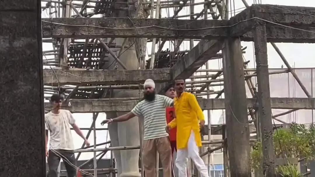 चास: गरगा पुल शनि मंदिर के पुजारी पर हमला, गाड़ी में तोड़फोड़; एक आरोपी गिरफ्तार