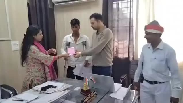 गोवर्धन में दिव्यांग को मिला न्याय, पांच महीने बाद बना राशन कार्ड*
SDM के निर्देश पर पूर्ति विभाग ने की त्वरित कार्रवाई,