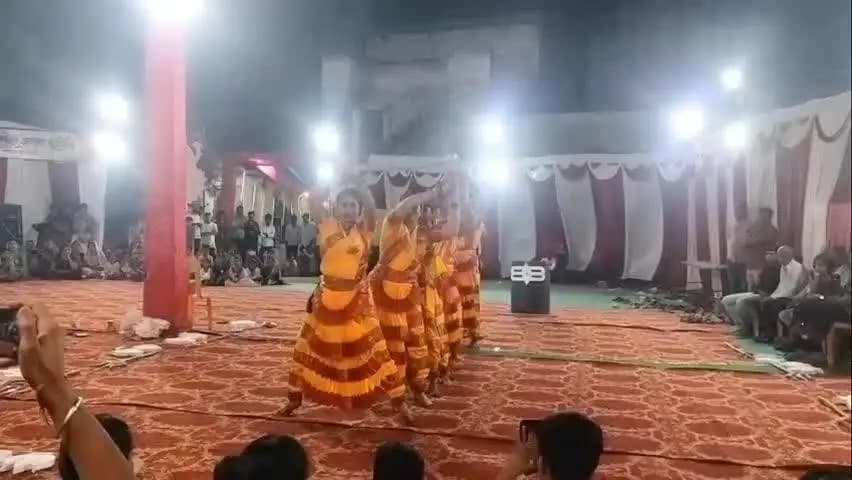 पाटी: पाटी में माता की भक्ति संग डांडिया-गरबा की धूम, भजनों पर झूमे युवक-युवतियां, देर रात तक चला गरबा