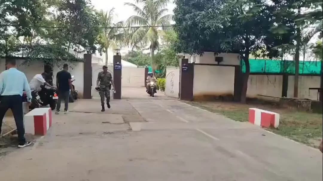 गिद्धौर: चतरा में दुर्गा पूजा को लेकर फ्लैग मार्च, पुलिस ने हुड़दंगियों को दी सख्त चेतावनी