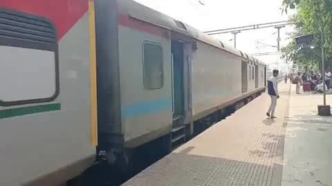 ଭଦ୍ରକ ଗ୍ରାମାଞ୍ଚଳ: ଭଦ୍ରଜ ରେଳ ଷ୍ଟେସନ ରେ ଟ୍ରେନ ରେ କଟି ଯୁବକଙ୍କ ମୃତ୍ୟୁ