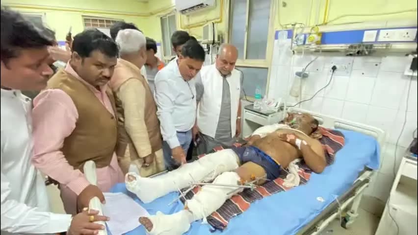 ग्वालियर गिर्द: नरेंद्र तोमर ने ट्रॉमा सेंटर में घायलों का हाल जाना, शोक संतृप्त परिवारों को संवेदनाएं दीं