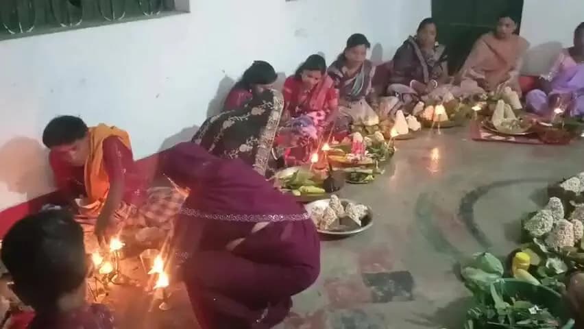 ଝାରସୁଗୁଡା: ଠରକଶପୁର ଗ୍ରାମରେ ଭାଇ ଜୀଉନ୍ତିଆ ଓଷା ପାଳିତ,ନିର୍ଜଲା ଉପବାସ ରଖି ମହିଳା କଲେ ଭାଇଙ୍କ ମଙ୍ଗଳକାମନା