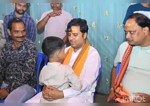 ଝାରସୁଗୁଡା: ପତ୍ରାପାଳୀରେ ମା’ ଦୁର୍ଗାଙ୍କ ପୂଜା ମହୋତ୍ସବରେ ଯୋଗଦେଲେ ଝାରସୁଗୁଡ଼ା ବିଧାୟକ ଟଙ୍କଧର ତ୍ରିପାଠୀ