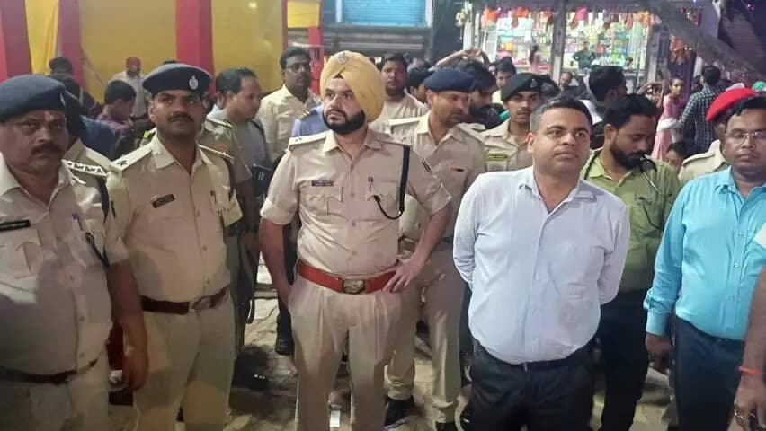 मुरलीगंज: आलमनगर एवंबिहारीगंज में डीएम एवंएसपी ने संयुक्त रूप से दुर्गा पूजा सुरक्षा व्यवस्था का निरीक्षण किया