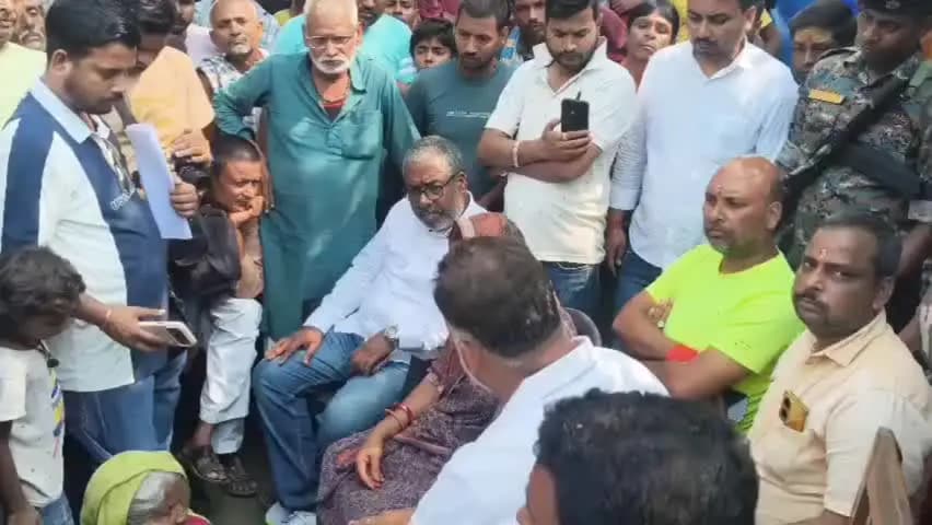 सिंघेश्वर: अंकुश हत्याकांड: पीड़ित परिवार से मिले सांसद पप्पू यादव, एसपी से की दोषियों पर कार्रवाई की मांग