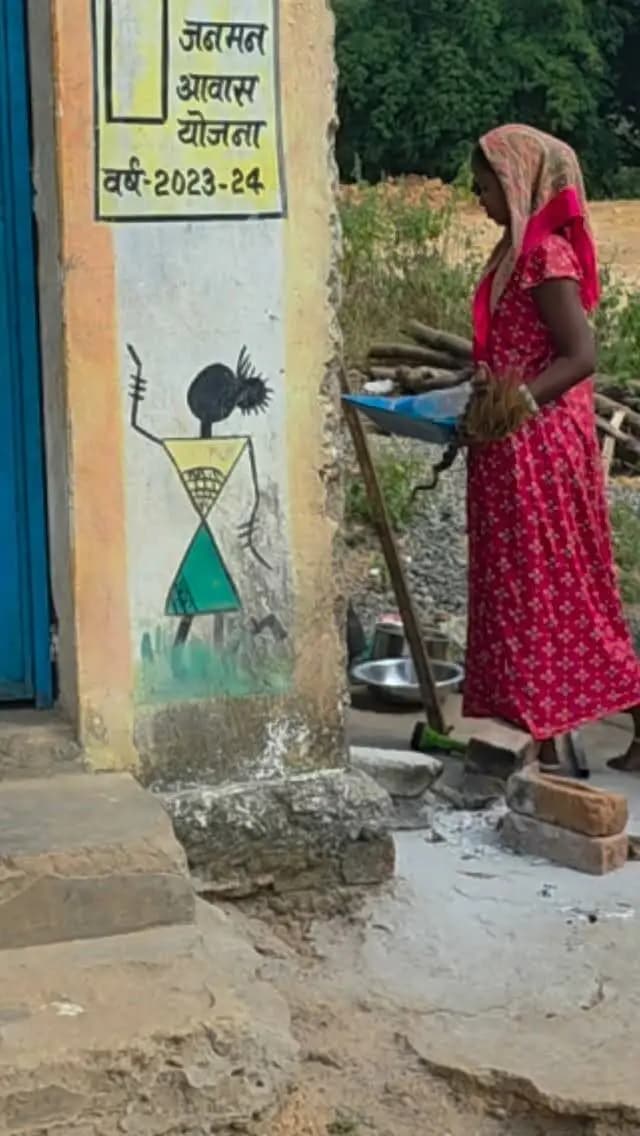 पक्के आवास से संगीता पहाड़ी कोरवा को मिली सुरक्षित छत, बरसात में पानी टपकने की परेशानी से मिली राहत,खपरैल और कच्ची छत वाले मकान में रहने की मजबूरी हुई दूर, आवास योजना से संगीता के परिवार का पक्के घर का सपना हुआ पूरा
#PMJANMAN #PVTG #PMAYG #Surguja
@chhattisgarhcmo @dpr.chhattisgarh @tribalcggov